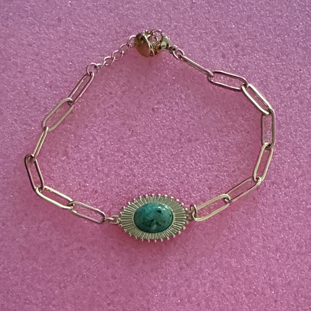 NWOT Elegant Gold and Green Bracelet